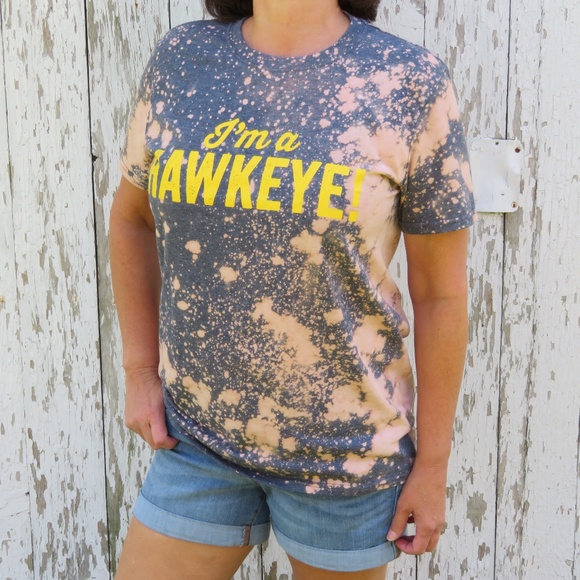 Gildan Tops - Iowa Hawkeyes Custom Bleach Tee sz M